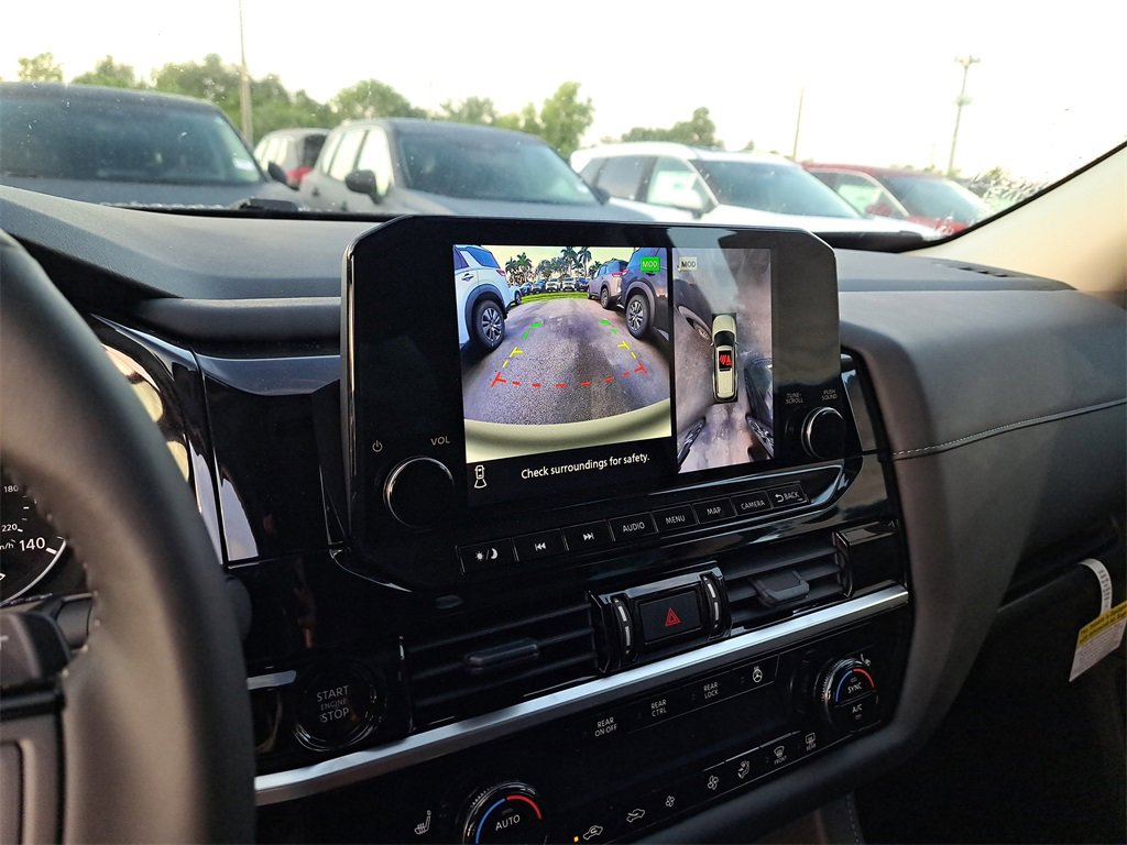 New 2025 Nissan Pathfinder SL w/ Black Appearance Package image 10