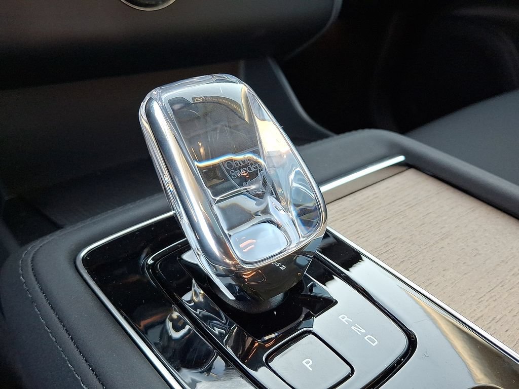 Certified 2025 Volvo XC90 B5 Core AWD/4WD image 18