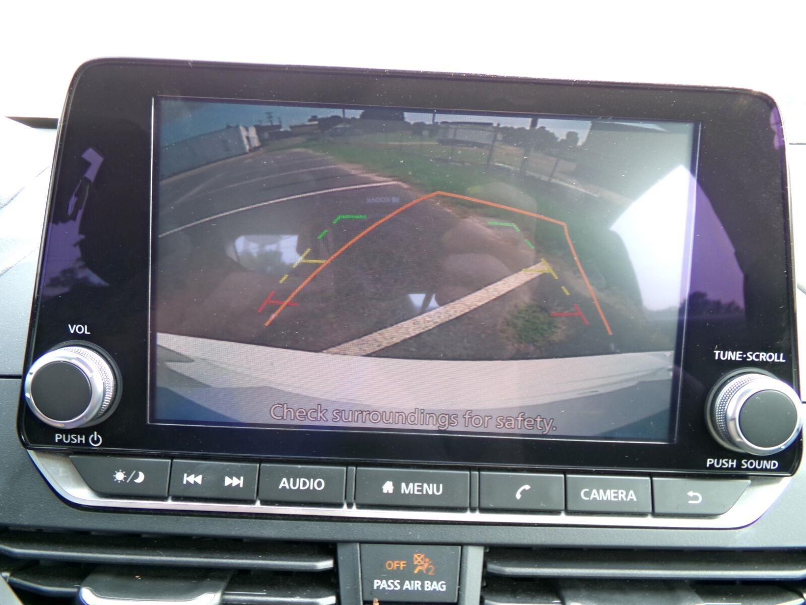 Used 2025 Nissan Altima 2.5 SV FWD image 9