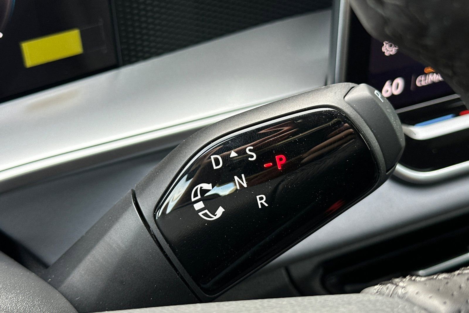 New 2026 Volkswagen Tiguan SE R-Line FWD image 19