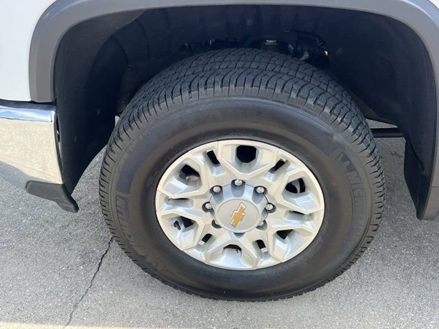 Used 2025 Chevrolet Silverado 2500 LT image 12