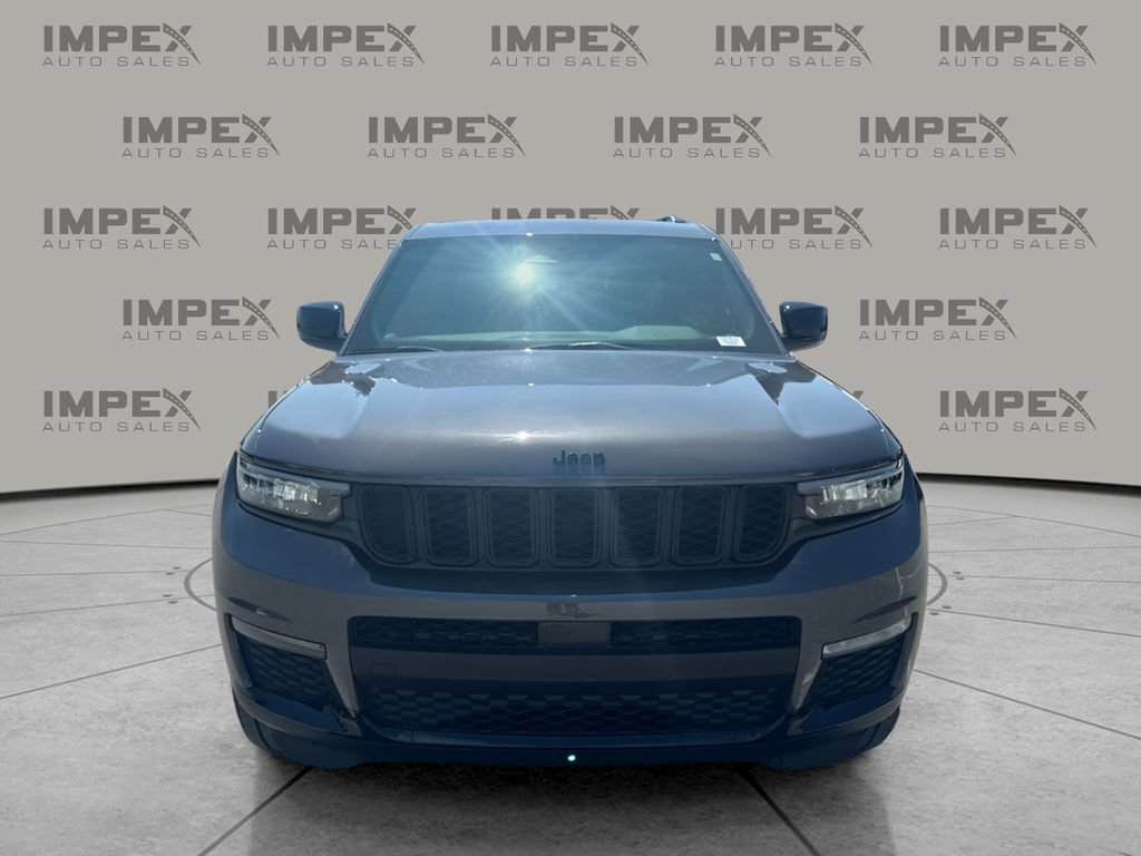 Used 2025 Jeep Grand Cherokee L Limited w/ Black Appearance Package AWD/4WD image 8