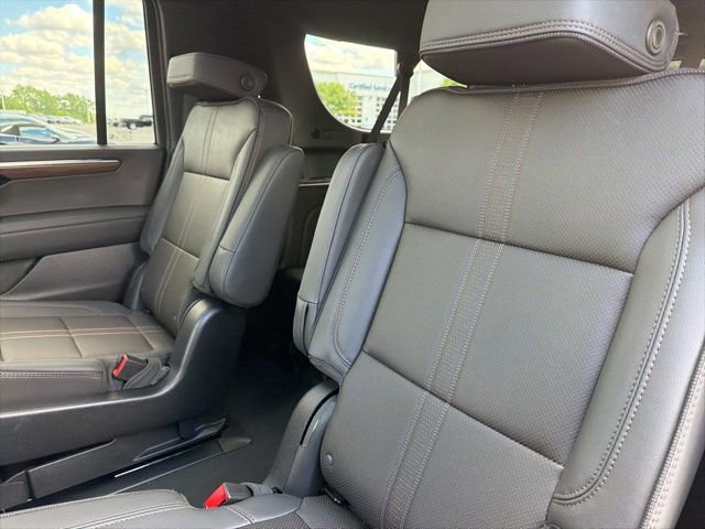 Used 2025 Chevrolet Suburban High Country AWD/4WD image 25