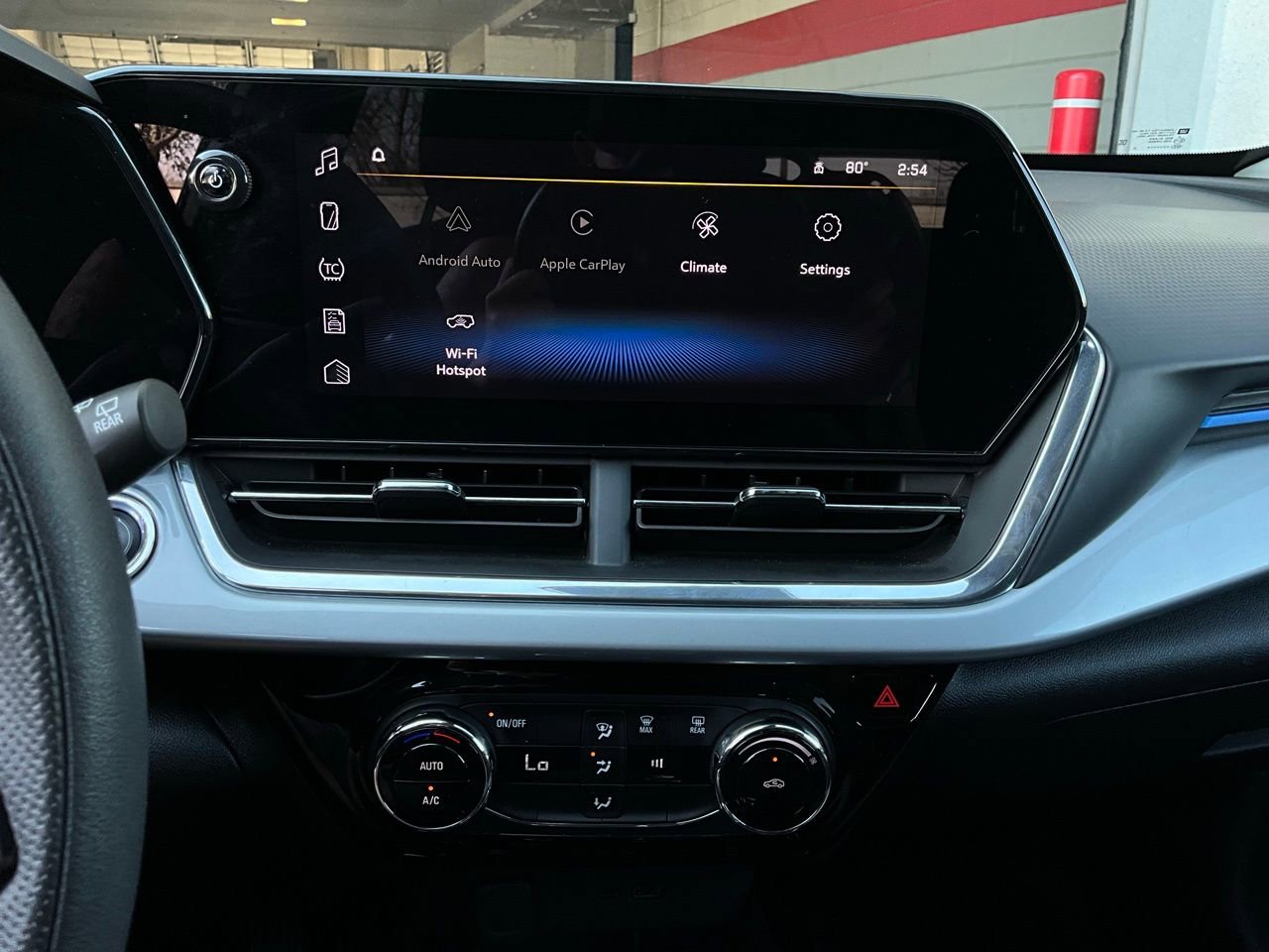 Used 2025 Chevrolet Trax LT image 24