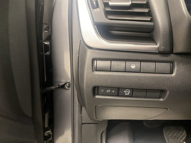 Used 2023 Nissan Rogue SV image 12