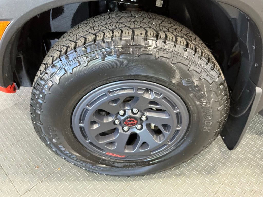 Used 2025 Nissan Frontier PRO-4X AWD/4WD image 39