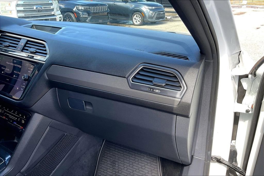 Used 2024 Volkswagen Tiguan SE R-Line image 23