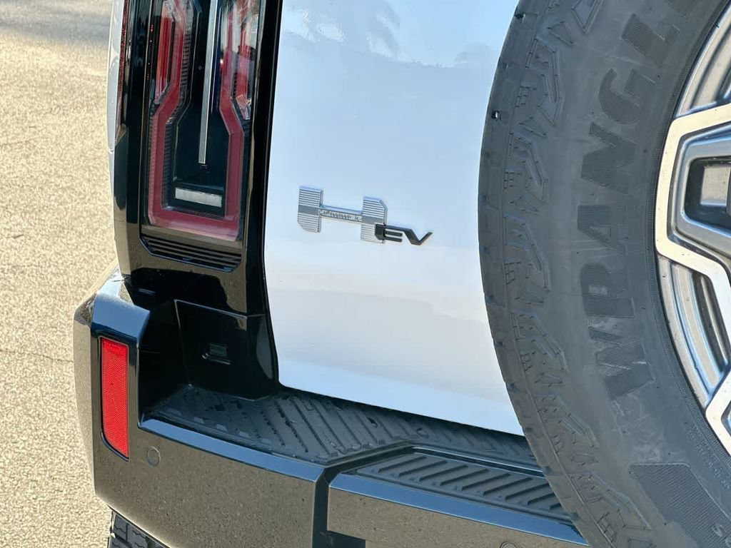 Used 2025 GMC Hummer EV 3X w/ LPO, Cargo Utility Package AWD/4WD image 32