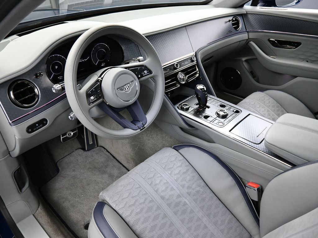 Used 2025 Bentley Flying Spur Plug-In Hybrid image 4