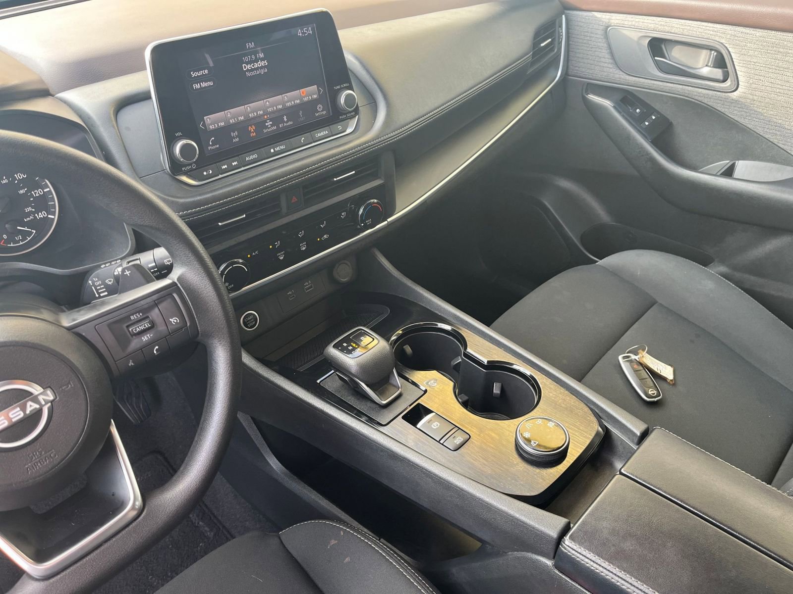 Used 2023 Nissan Rogue S image 40