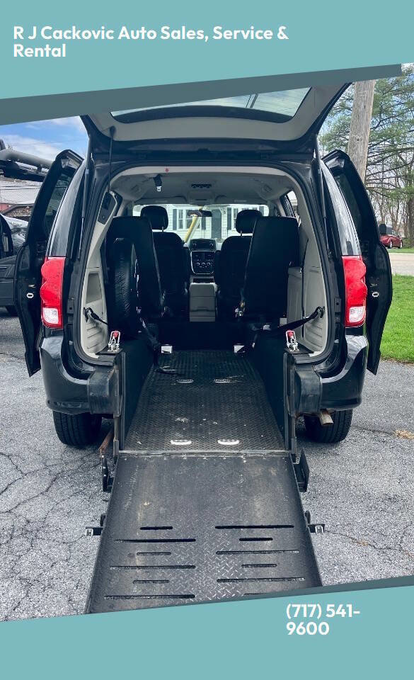 Used 2014 Dodge Grand Caravan SXT image 1