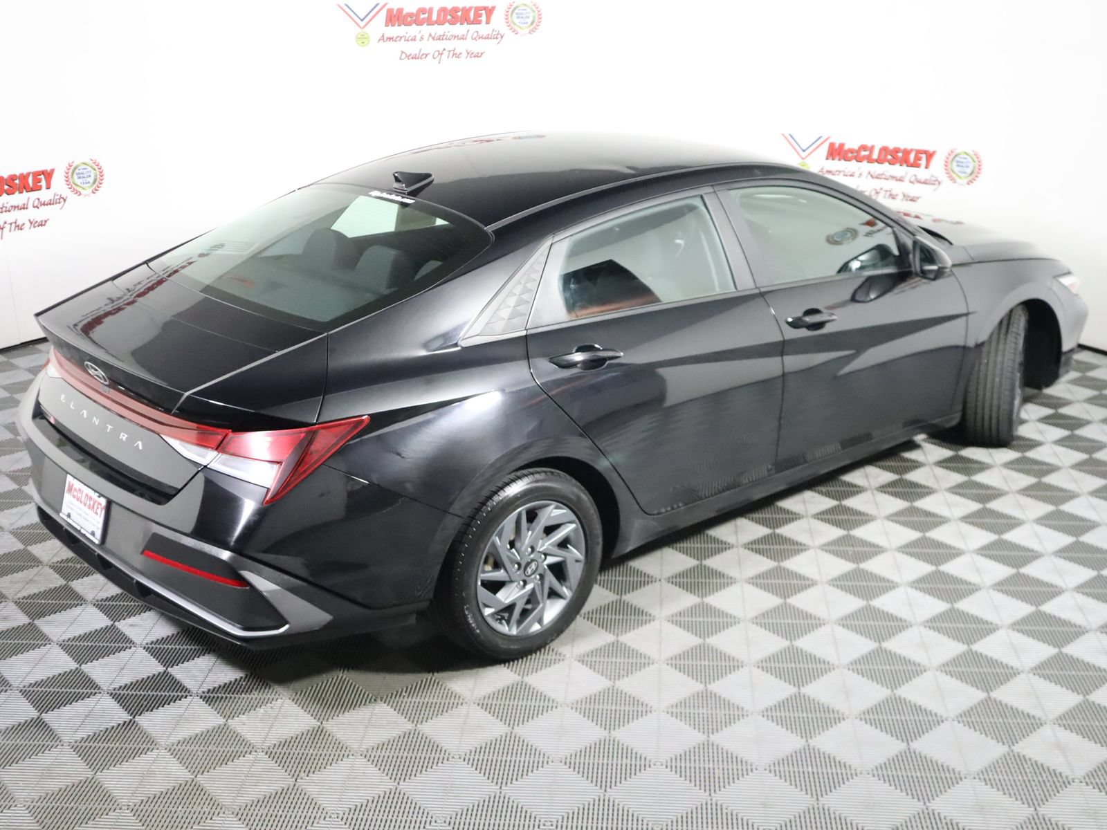 Used 2024 Hyundai Elantra SEL FWD image 4