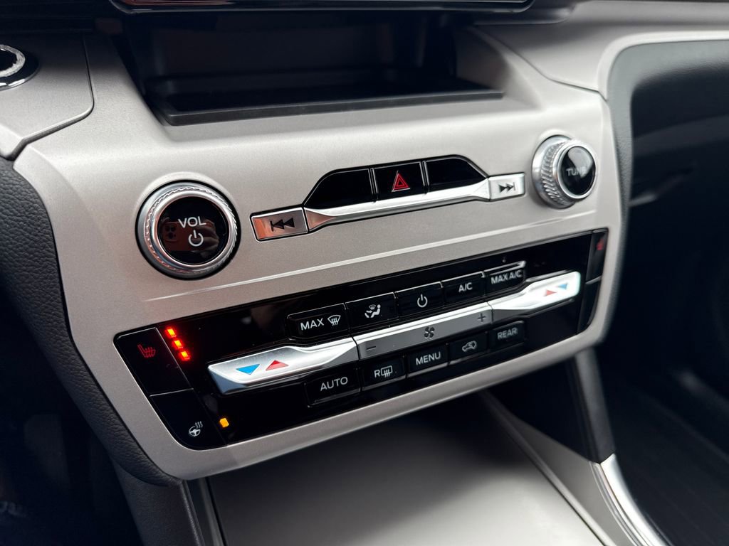 Used 2023 Ford Explorer XLT w/ Equipment Group 202A image 38