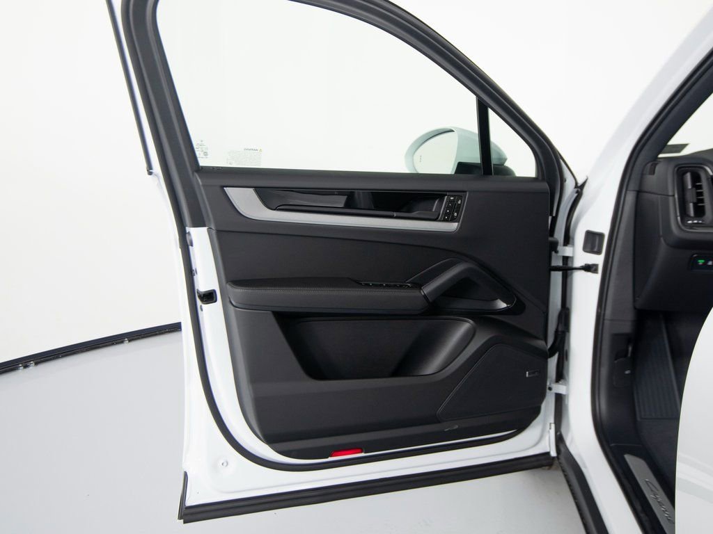 New 2026 Porsche Cayenne image 19