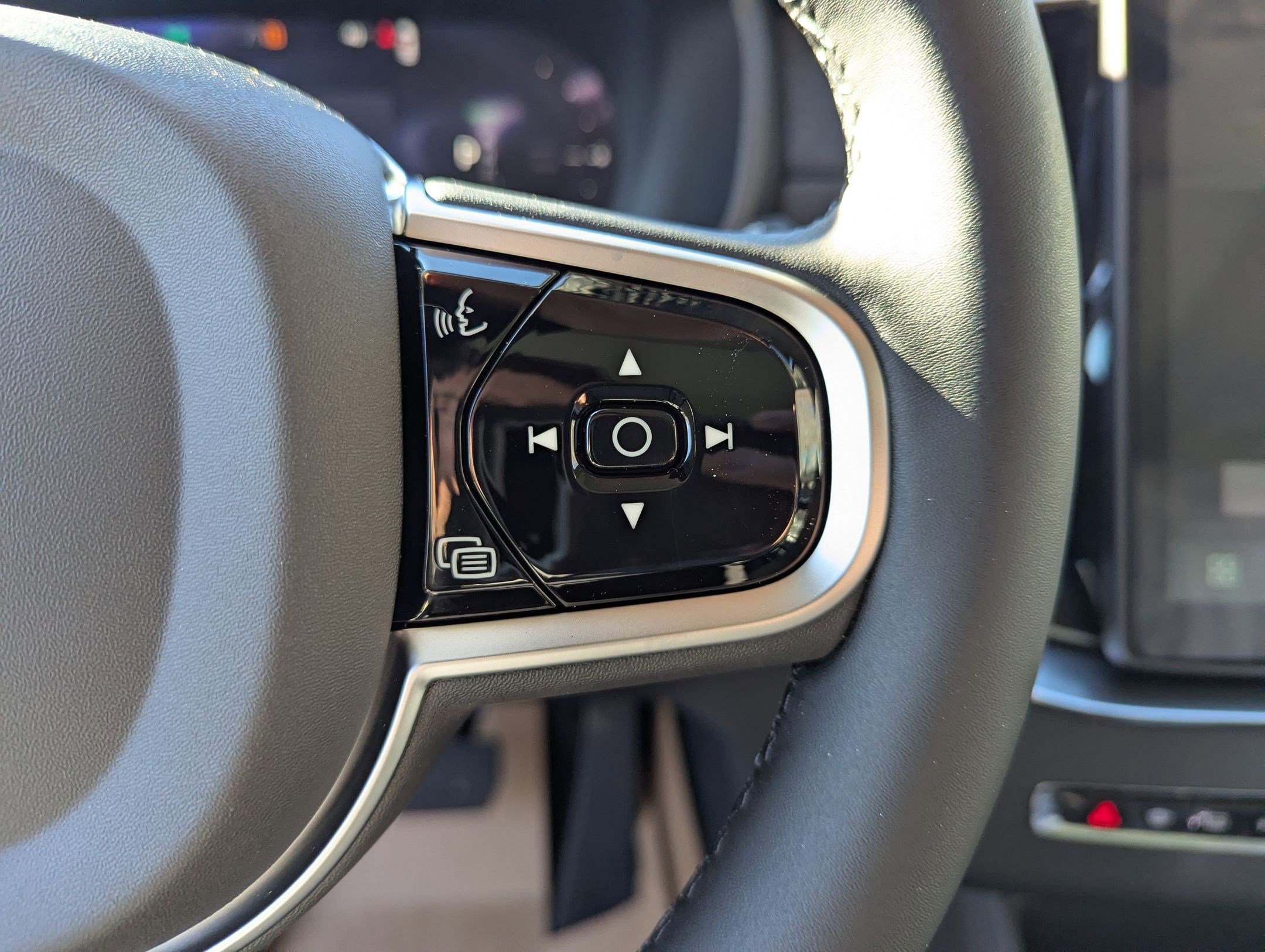 New 2026 Volvo XC90 T8 Ultra w/ Protection Package Premier image 12