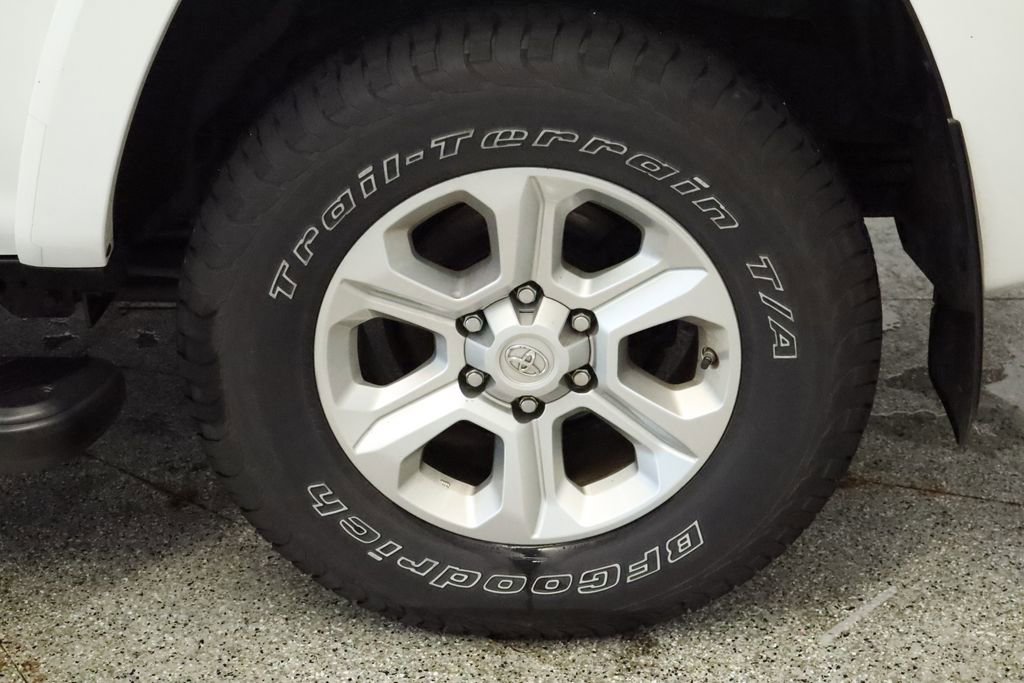 Used 2018 Toyota 4Runner SR5 Premium image 16