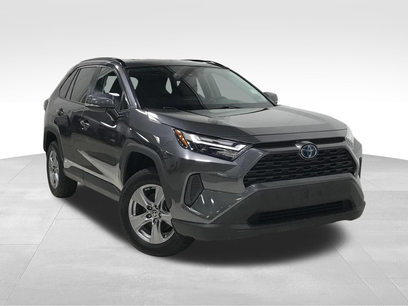 Used 2022 Toyota RAV4 XLE AWD/4WD image 1
