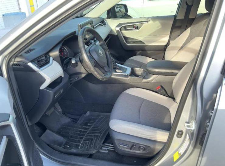 Used 2020 Toyota RAV4 XLE image 9