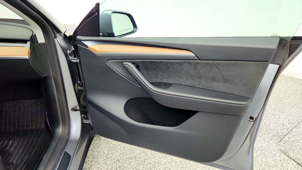 Used 2024 Tesla Model Y Long Range image 30