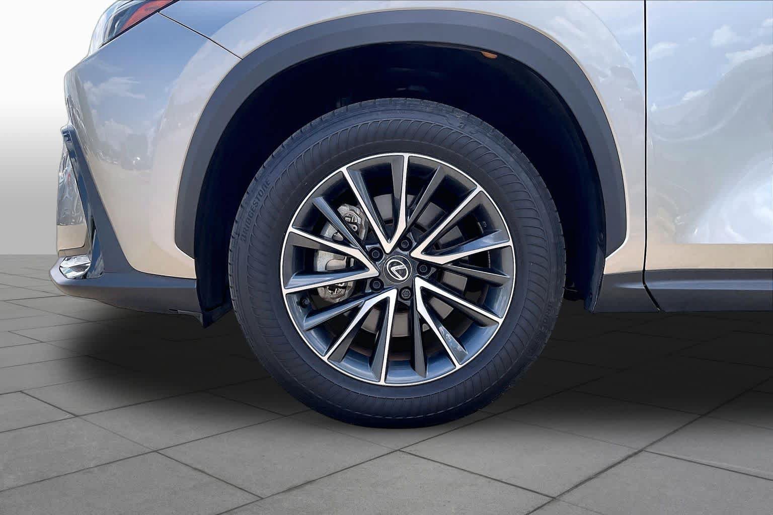 Used 2025 Lexus NX 250 FWD w/ Towing Package (2000 Lbs) image 9