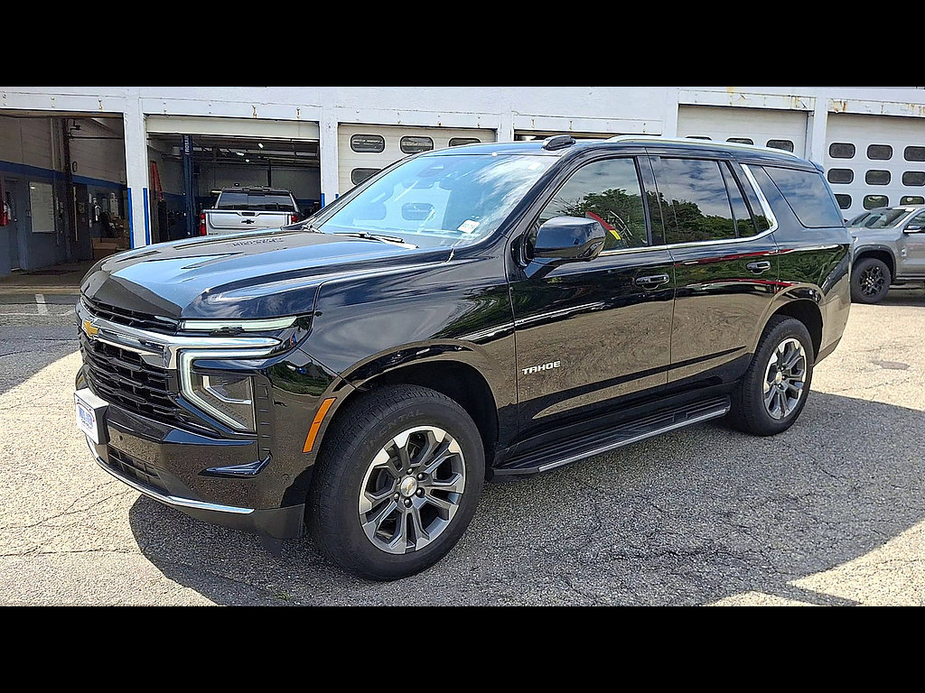 Certified 2025 Chevrolet Tahoe LS AWD/4WD image 4
