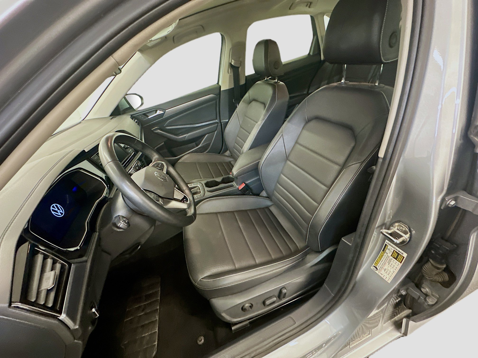 Used 2024 Volkswagen Jetta SE image 13