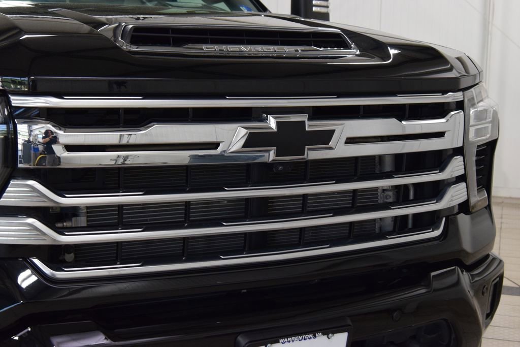 Used 2024 Chevrolet Silverado 2500 High Country w/ Technology Package AWD/4WD image 11