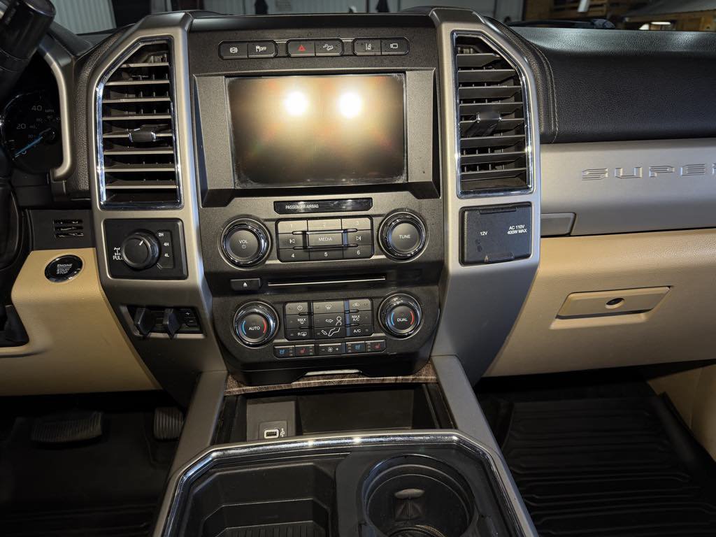 Used 2017 Ford F250 Lariat w/ Lariat Ultimate Package AWD/4WD image 8