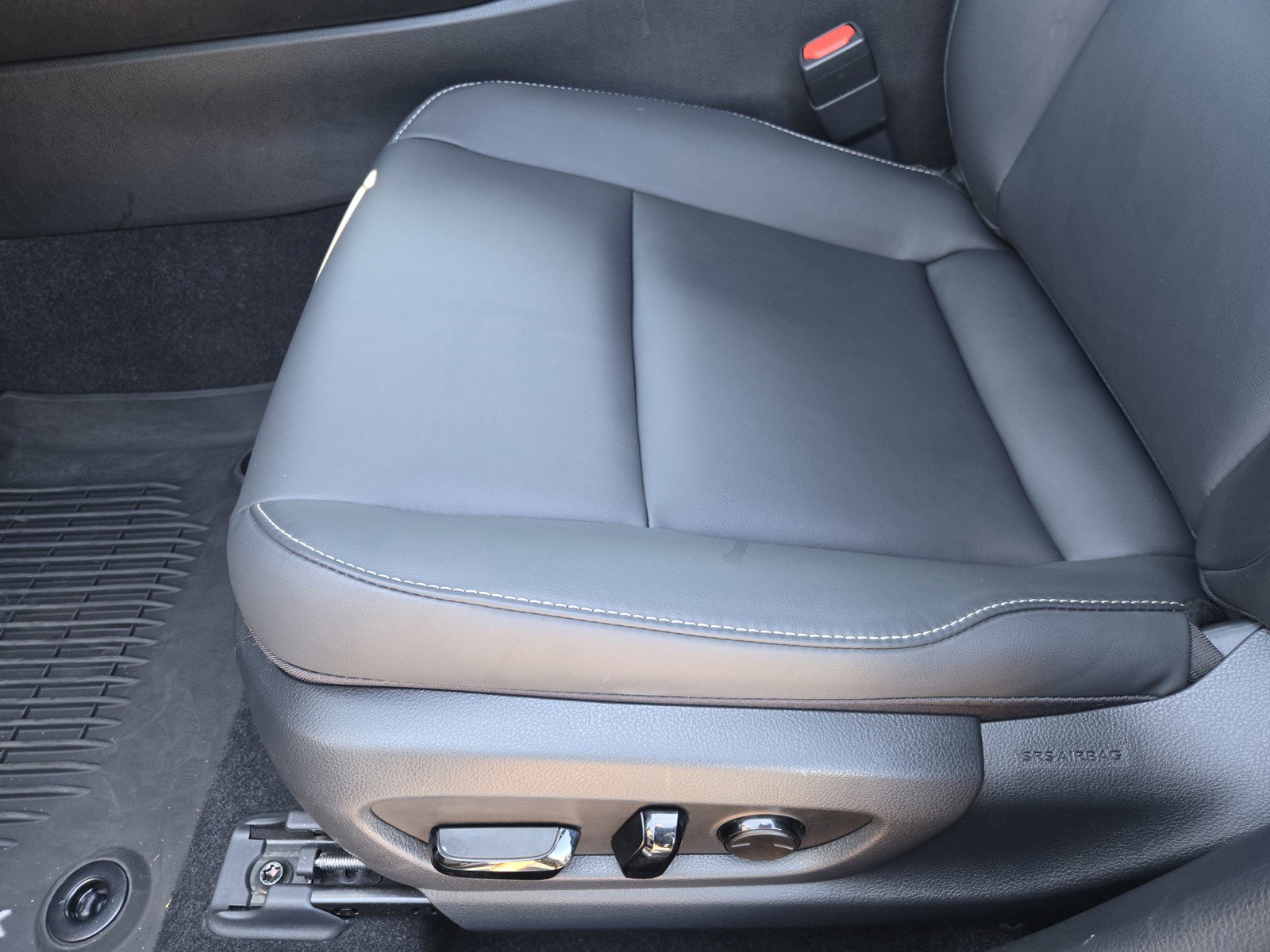 Used 2025 Lexus UX 300h FWD w/ Accessory Package (Z2) image 16