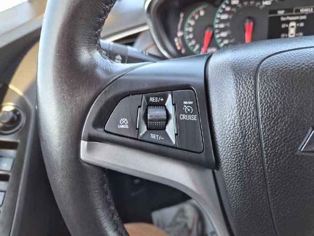 Used 2021 Chevrolet Trax LT w/ LT Convenience Package AWD/4WD image 18