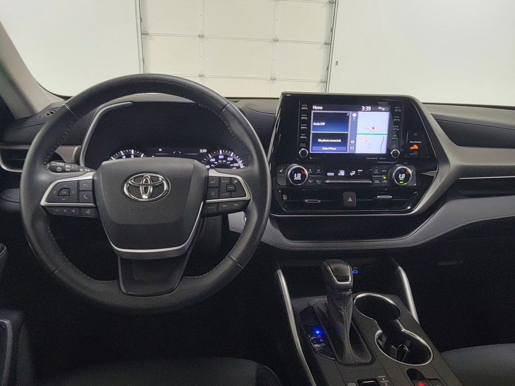 Used 2022 Toyota Highlander XLE AWD/4WD image 12
