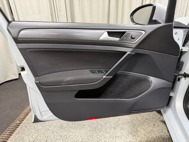 Used 2018 Volkswagen Golf S AWD/4WD image 16