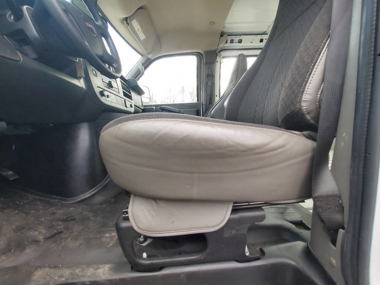 Used 2025 GMC Savana 2500 w/ Driver Convenience Package image 8