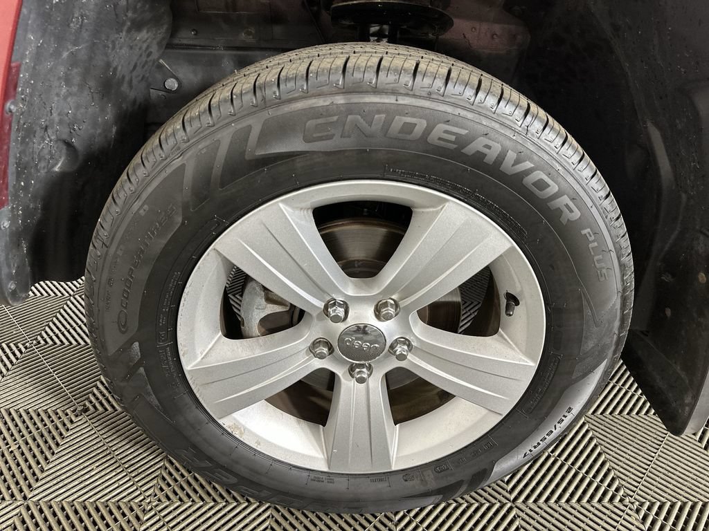 Used 2014 Jeep Patriot Latitude AWD/4WD image 29