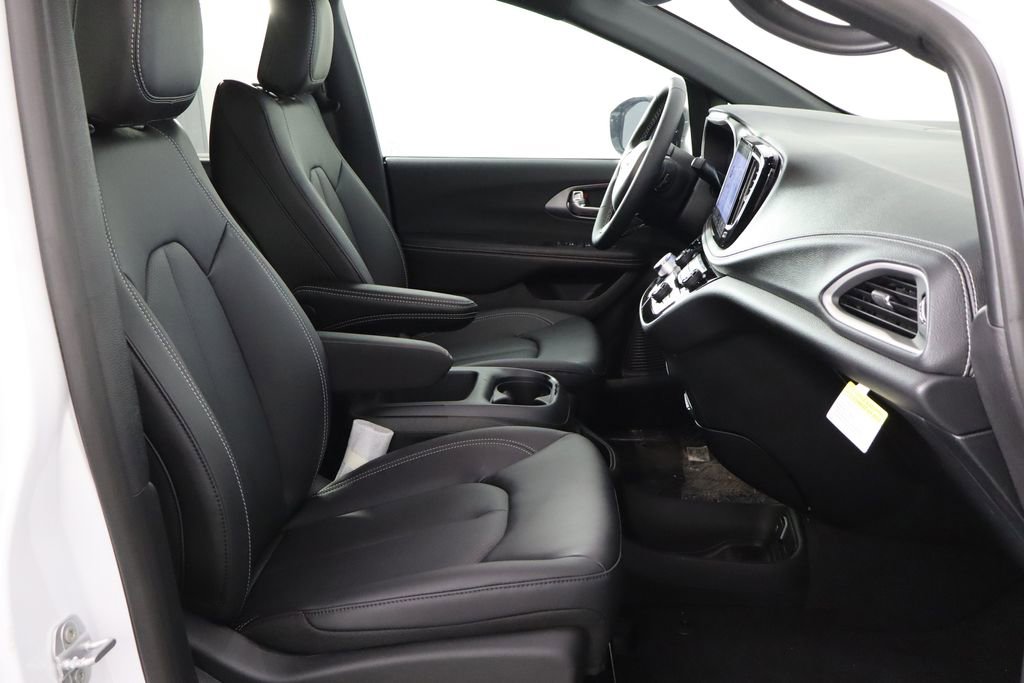 New 2026 Chrysler Pacifica Select image 20
