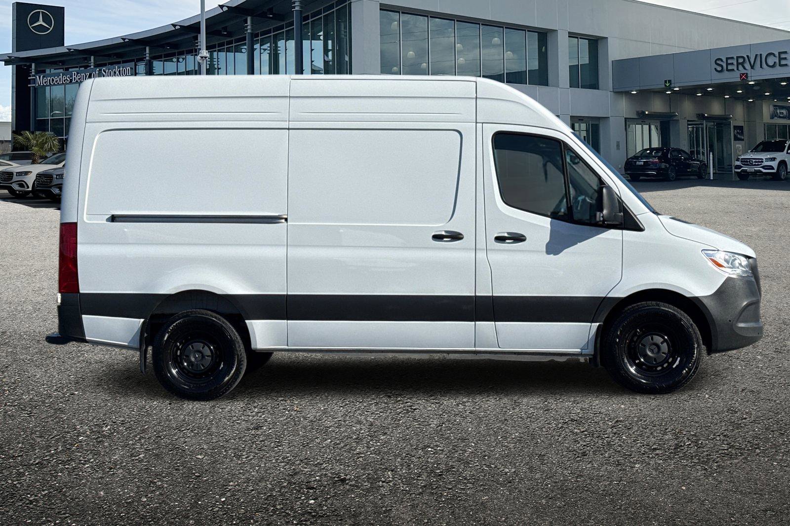 Used 2025 Mercedes-Benz Sprinter 2500 image 3