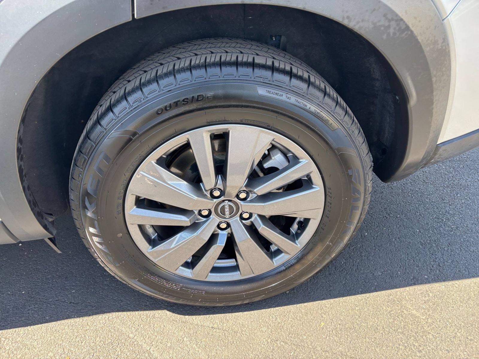 Used 2025 Nissan Pathfinder SV AWD/4WD image 32