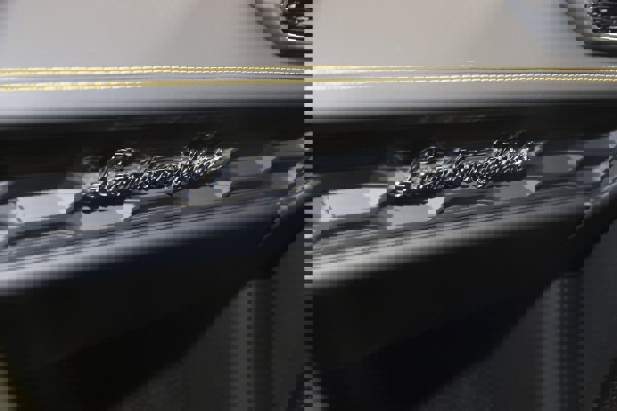 Used 2022 Lamborghini Huracan EVO image 43