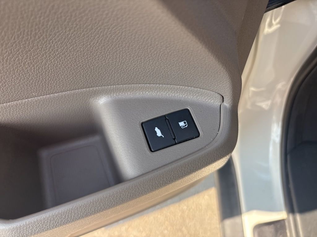 Used 2016 Honda Pilot Touring image 11