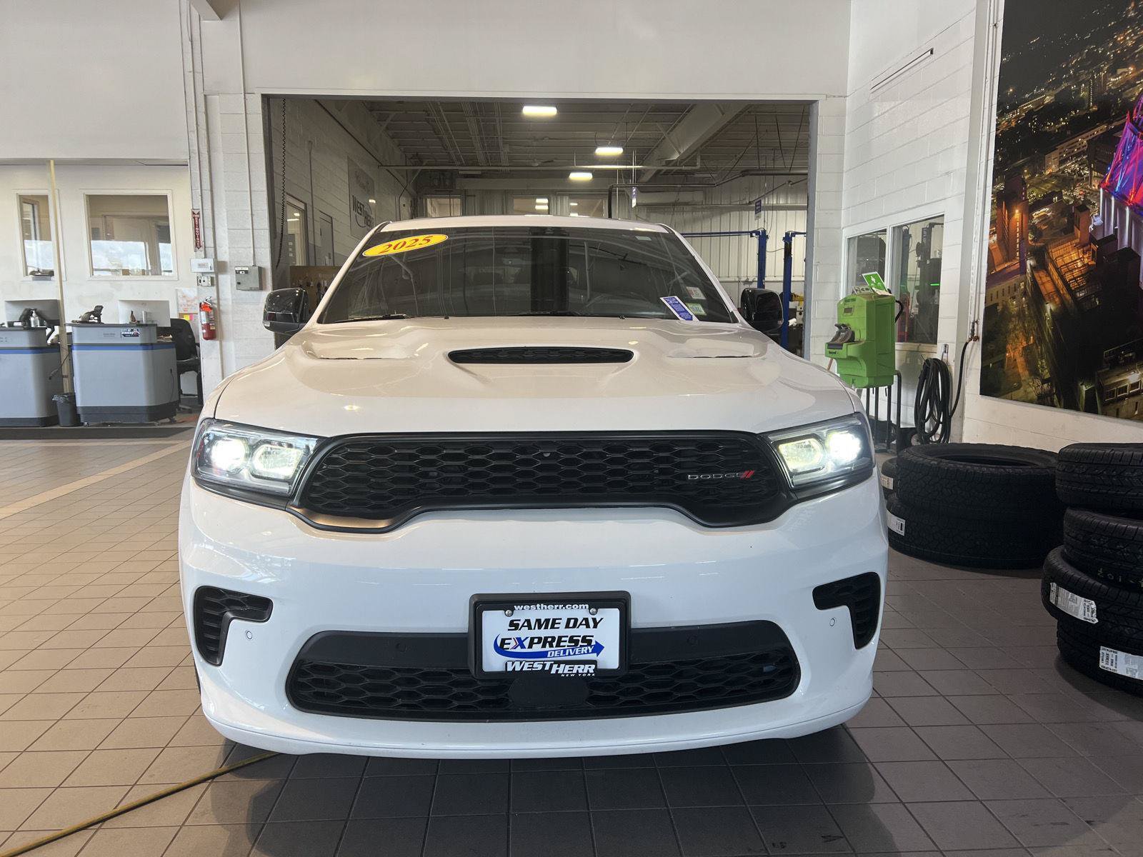 Used 2025 Dodge Durango R/T AWD/4WD image 2
