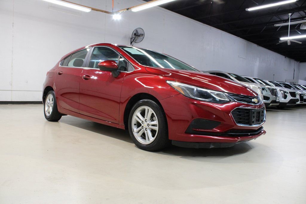 Used 2017 Chevrolet Cruze LT image 2