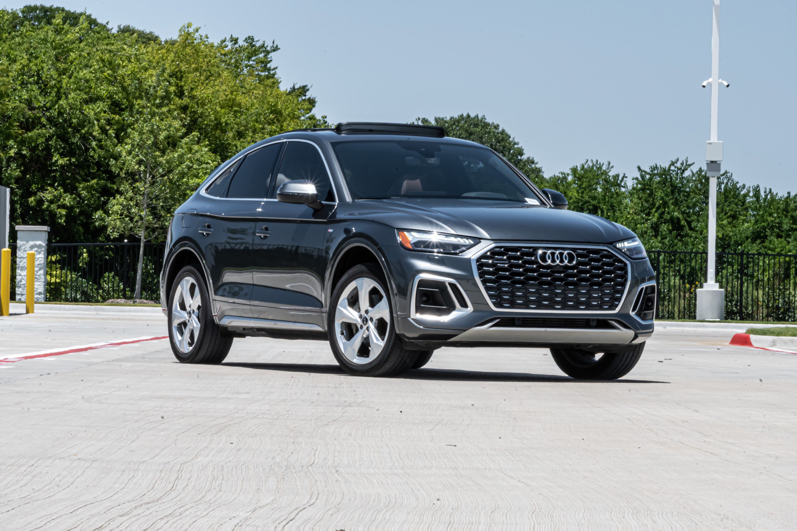 Used 2023 Audi Q5 2.0T Prestige w/ Prestige Package AWD/4WD image 2