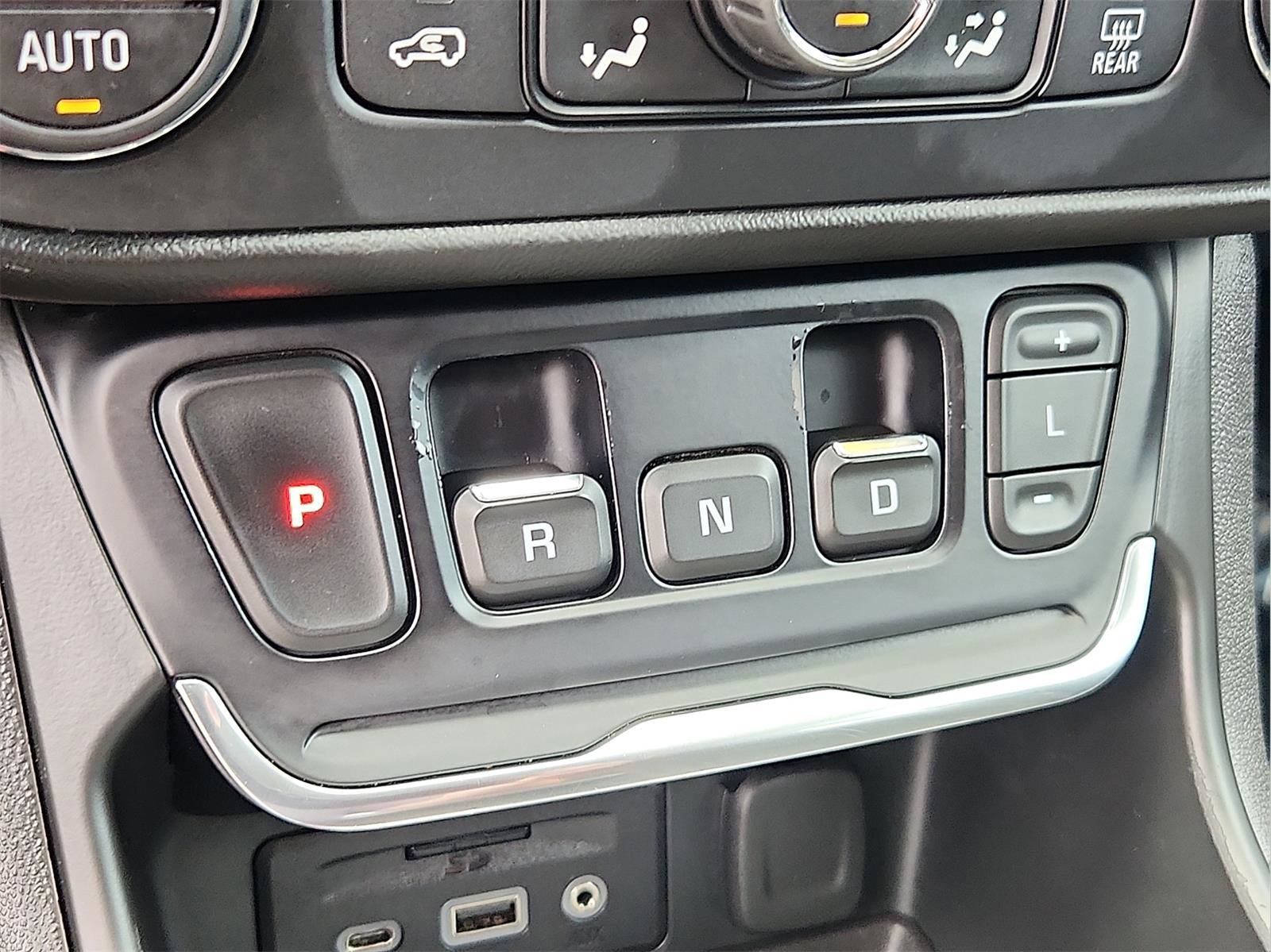 Used 2018 GMC Terrain SLE w/ Driver Convenience Package image 12