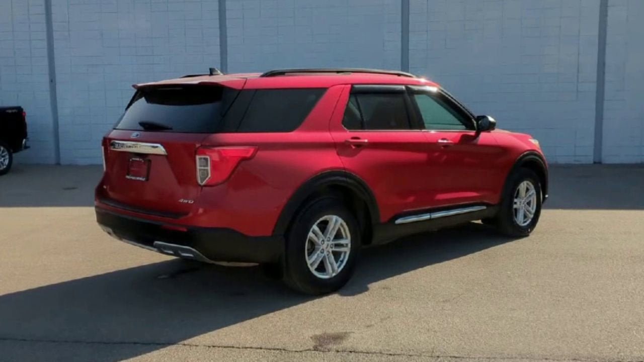 Used 2022 Ford Explorer XLT w/ Equipment Group 202A AWD/4WD image 8