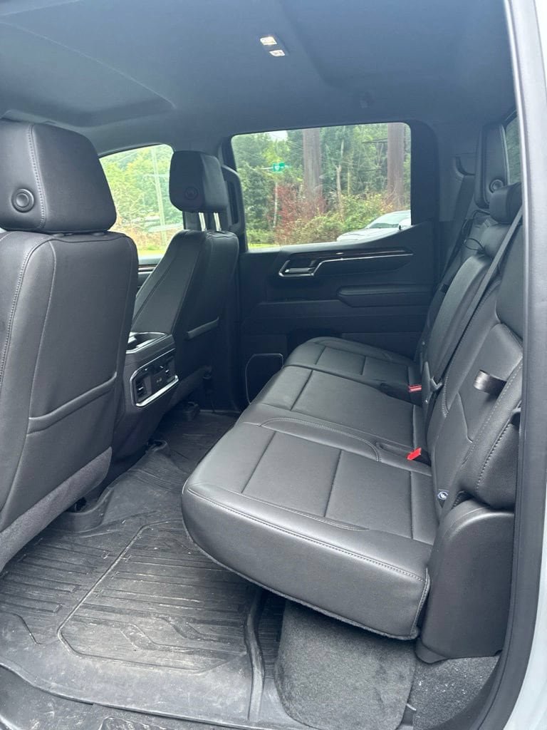 Used 2024 Chevrolet Silverado 1500 LT AWD/4WD image 10