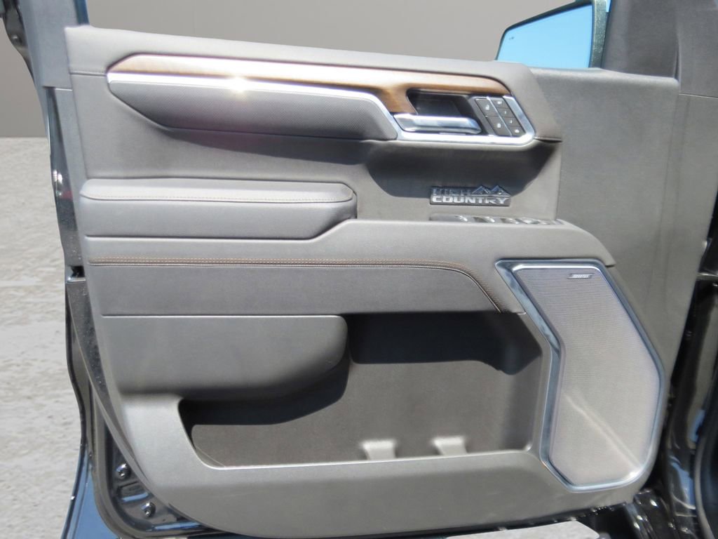 Certified 2025 Chevrolet Silverado 1500 High Country AWD/4WD image 27