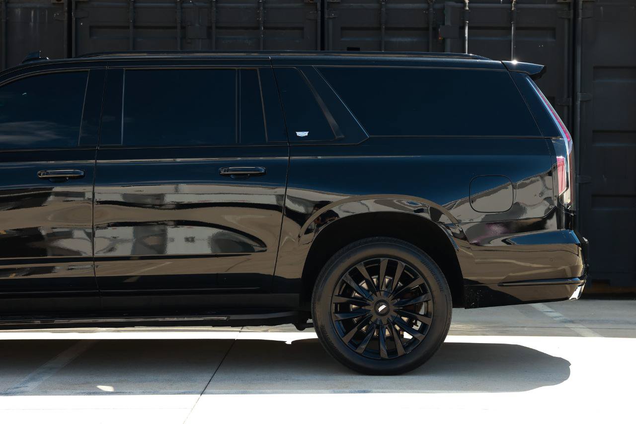 Used 2024 Cadillac Escalade ESV Premium Luxury AWD/4WD image 21