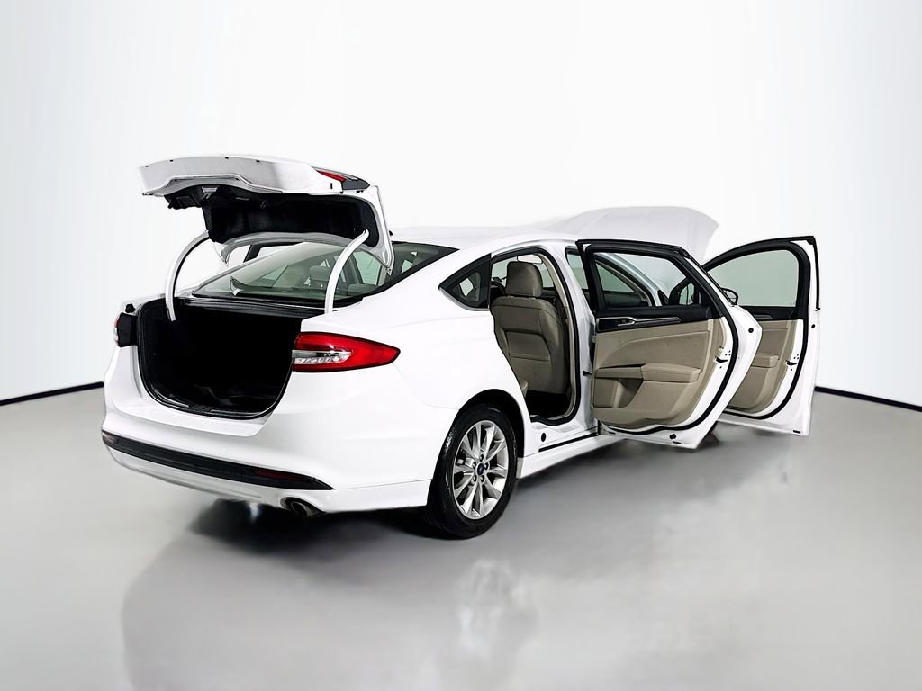 Used 2017 Ford Fusion SE image 19