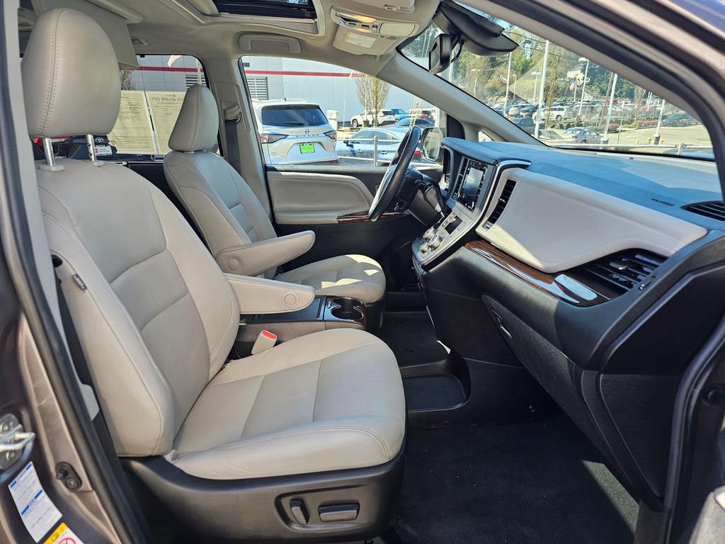Used 2019 Toyota Sienna Limited Premium image 10