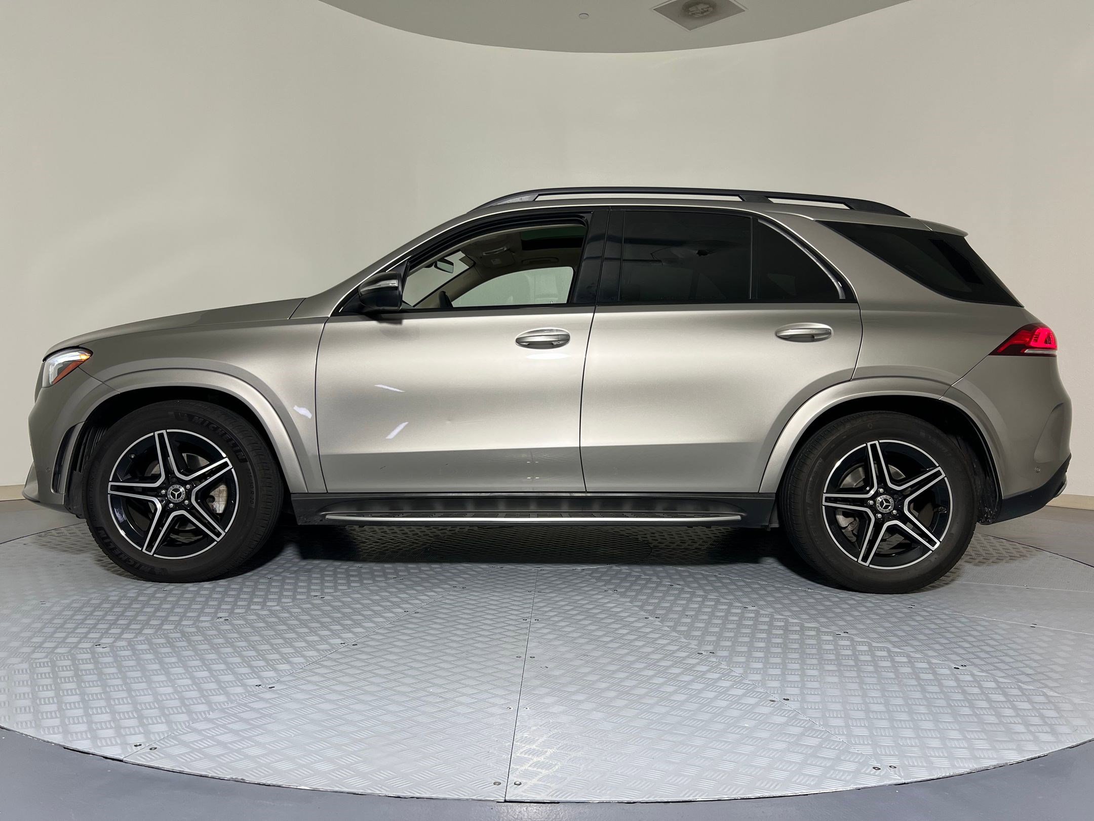 Used 2022 Mercedes-Benz GLE 350 image 2